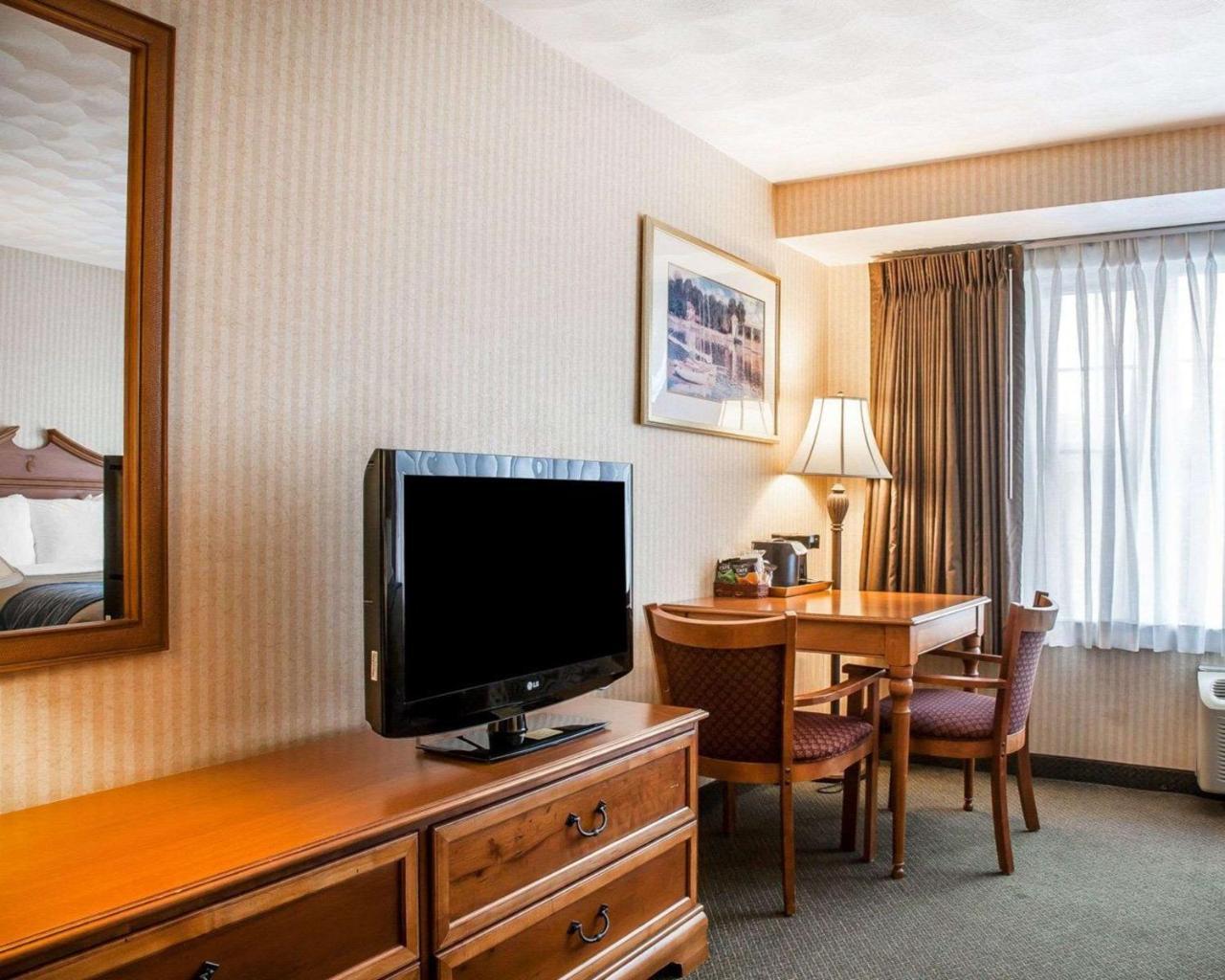 Comfort Inn At Newport Beach Мідлтаун Екстер'єр фото