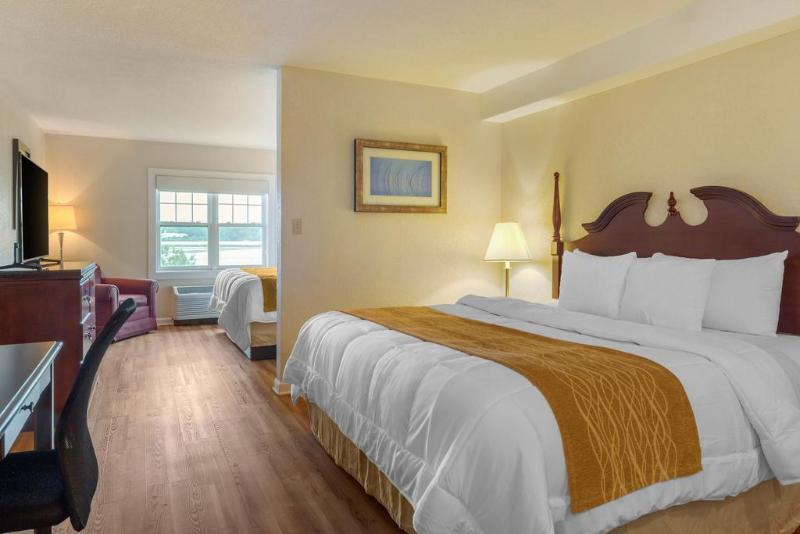 Comfort Inn At Newport Beach Мідлтаун Екстер'єр фото