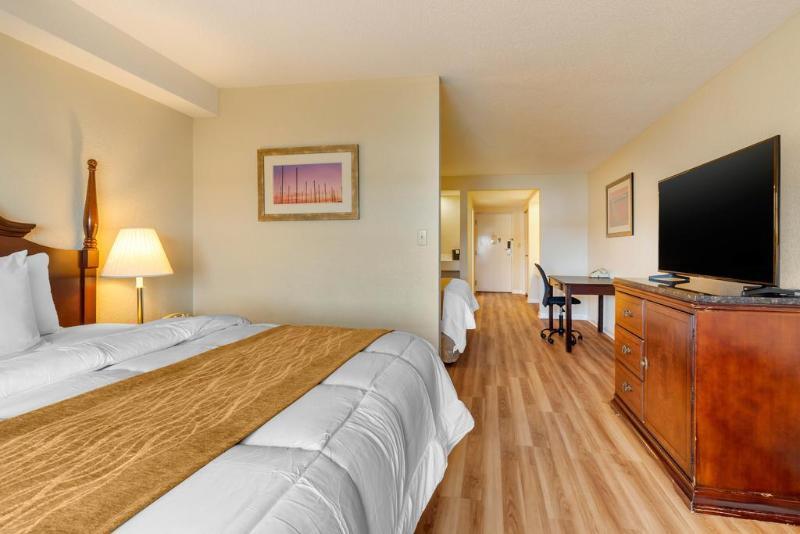 Comfort Inn At Newport Beach Мідлтаун Екстер'єр фото